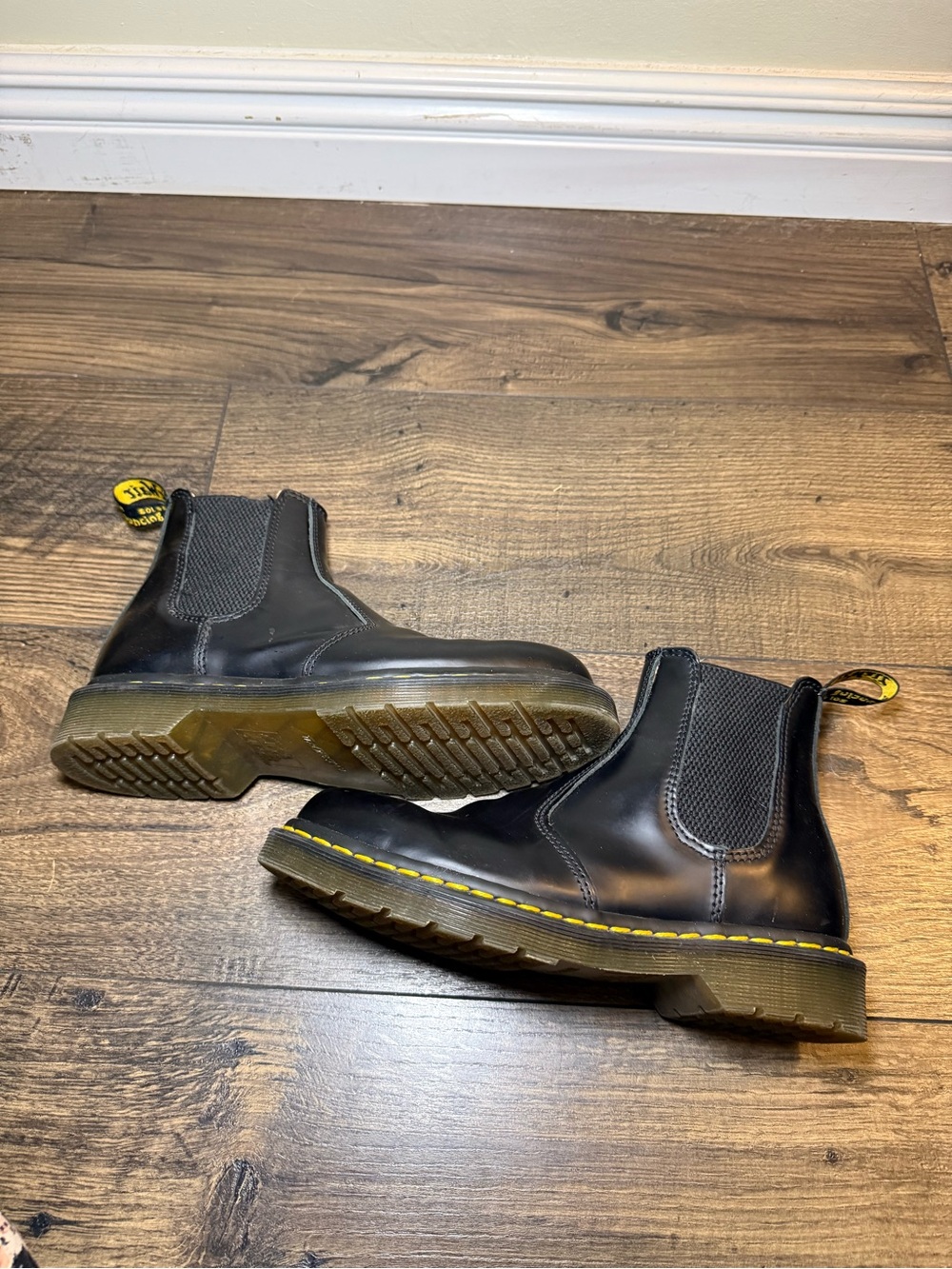 Dr.Martens 2976 Yellow Stitch Smooth Leather Chelsea Boots Size US 6 - Picture 4 of 10